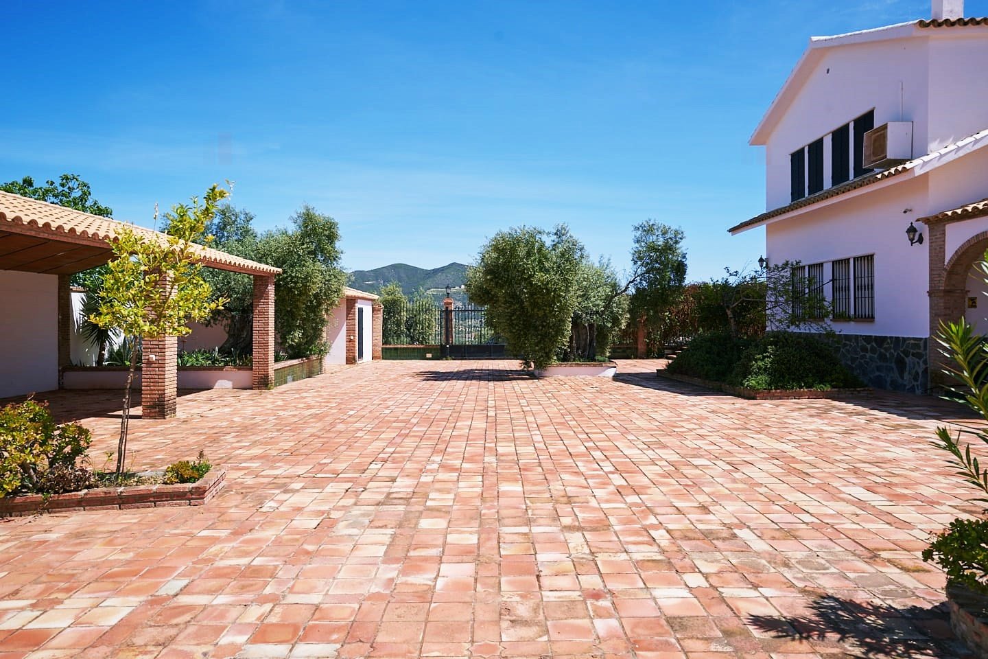 Andaluz Homes
